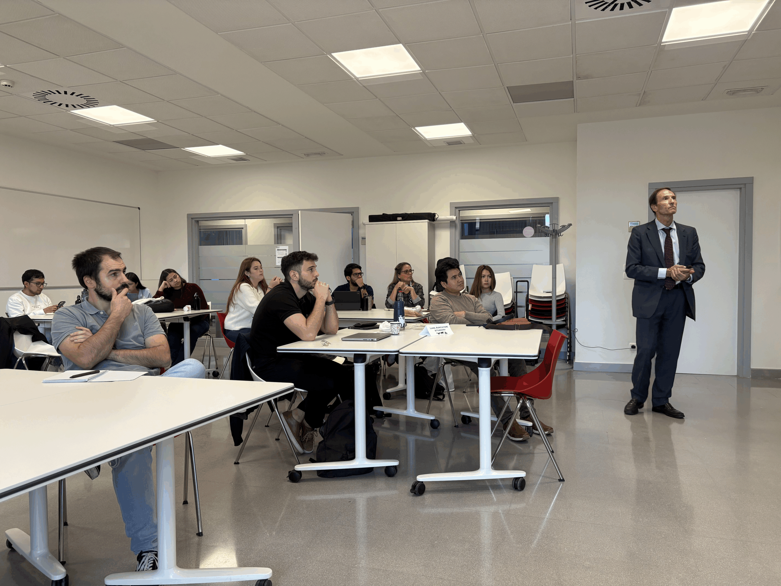 BASQUENERGY Cluster presenta la industria energética vasca en el Máster Dual de Tecnología e Innovación de la Universidad de Deusto