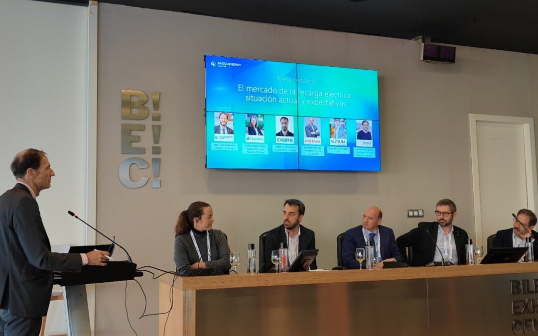 El Foro Sectorial de Recarga Eléctrica analiza el posicionamiento de Euskadi frente a las expectativas de crecimiento del mercado de infraestructuras de recarga