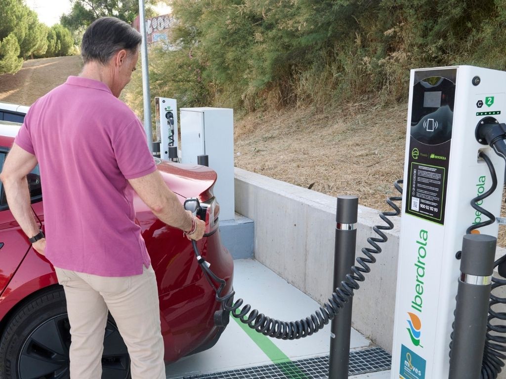 iberdrola alcanza 11000 puntos recarga publicos operativos espana activar mas 2500 2025