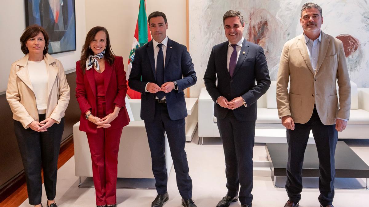 El Gobierno Vasco y Redeia analizan el avance de las inversiones y los proyectos de Red Eléctrica en Euskadi
