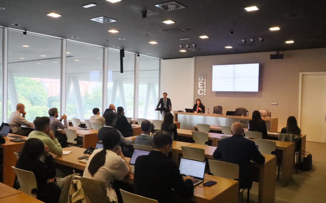 El Foro Sectorial de Energía Solar Fotovoltaica reúne al sector para analizar su evolución, los avances en I+D y nuevos instrumentos de financiación de proyectos e inversiones.