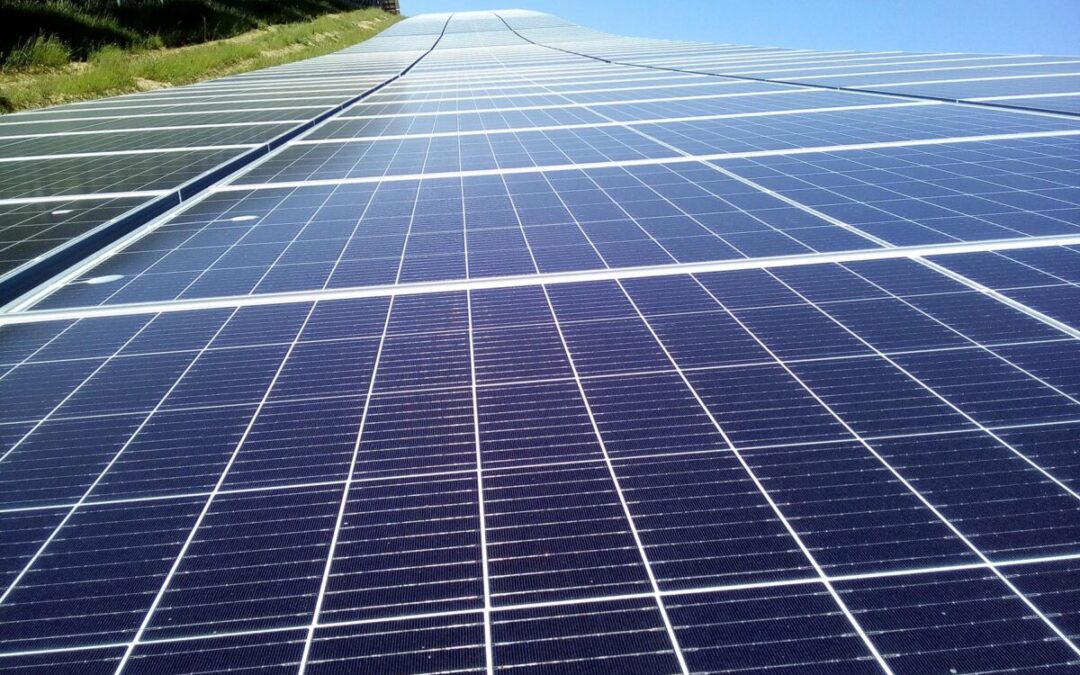 La planta de autoconsumo solar Ekiola Aiara en Amurrio, promovida por el EVE, la Diputación Foral de Álava y KREAN, comenzará a producir energía renovable este verano