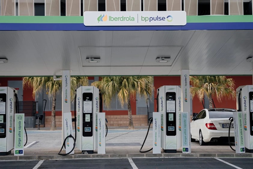 Iberdrola | bp pulse logra 12,2 M€ del Programa MOVES Corredores de Recarga para impulsar 41 hubs de recarga en España