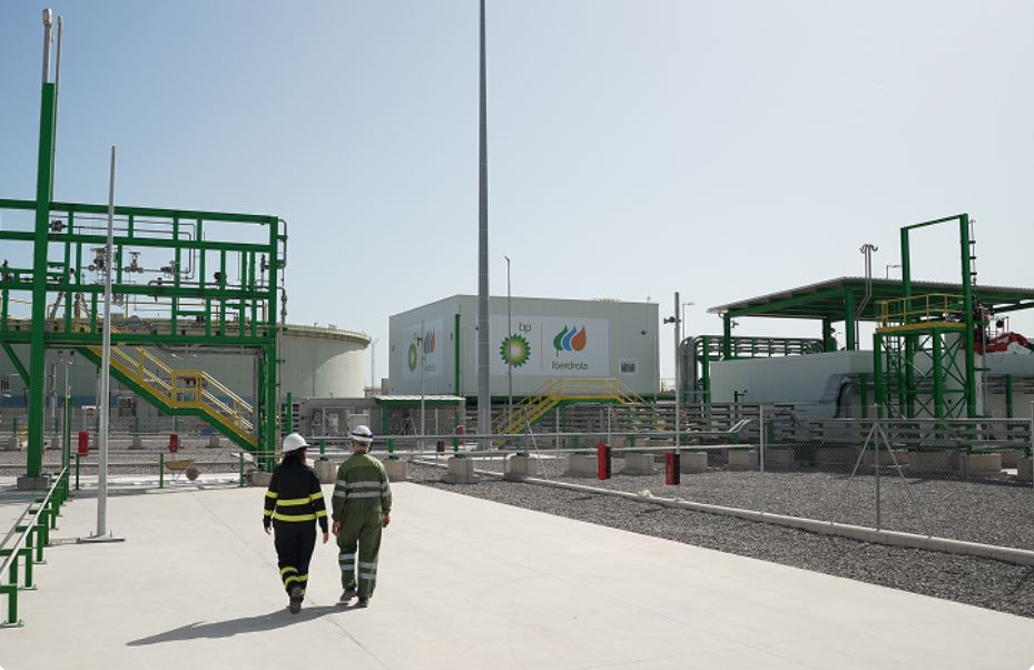 Iberdrola y bp analizan oportunidades para aumentar la producción de hidrógeno verde en la refinería de Castellón con fondos del IPCEI