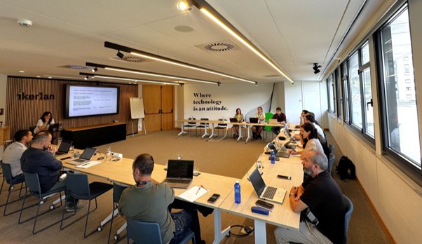 Ikerlan, EHU, Mondragon Unibertsitatea, Tecnalia, Tekniker y BASQUENERGY Cluster colaboran para investigar el potencial de la corriente continua en media tensión (MVDC) en la futura red eléctrica de Euskadi