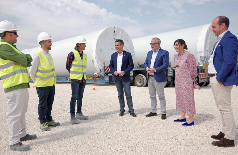 El parque eólico de Labraza avanza con la llegada de las primeras palas de los aerogeneradores